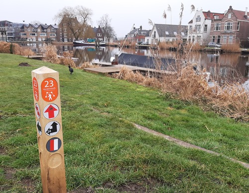 Wandelnetwerk amstelland 2 // keuzepuntpaal_langs_de_amstel_uithoorn-1.jpg (158 K)